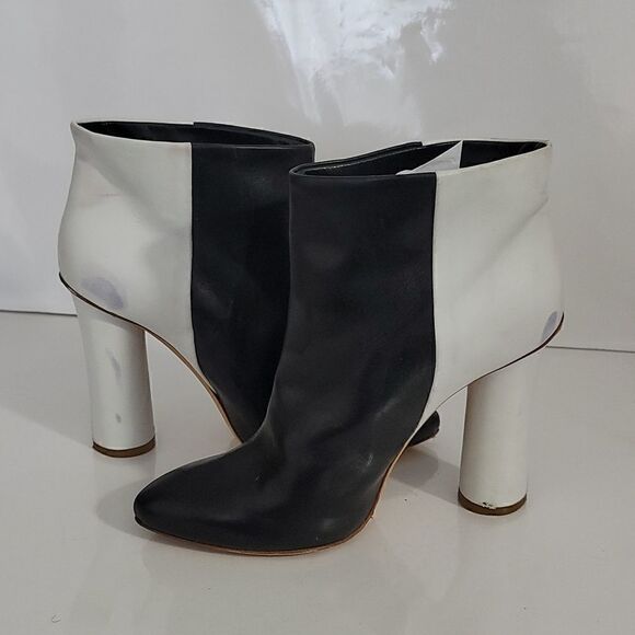 Maiyet Color Block Circular Heel Bootie - Picture 13 of 13